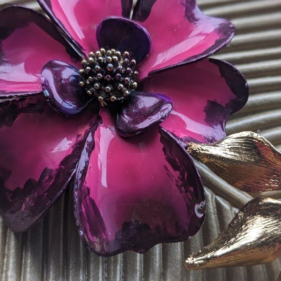 Absolutely Stunning Vintage metal Flower Purple And Gold Broaches - Picture 3 of 7